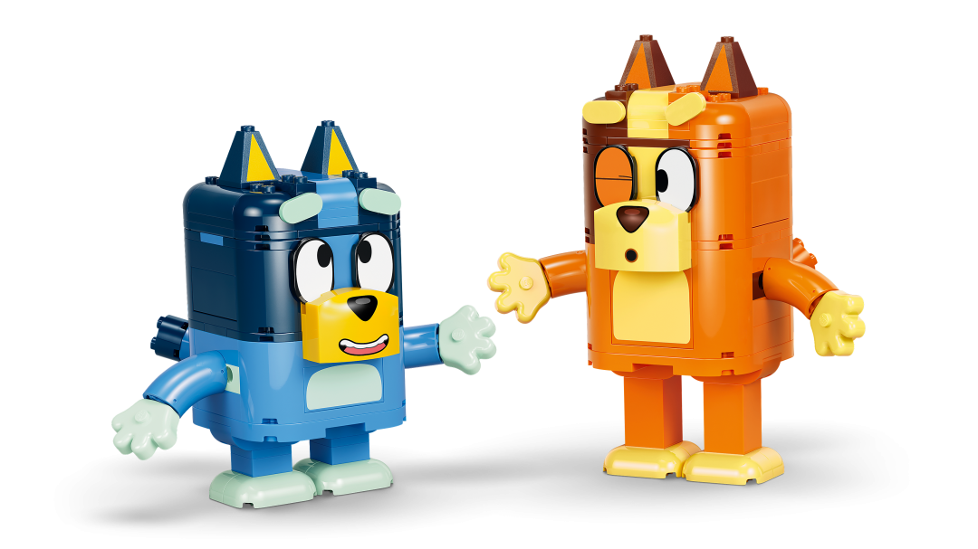 LEGO Bluey Brick-Built Bluey Family | 11217