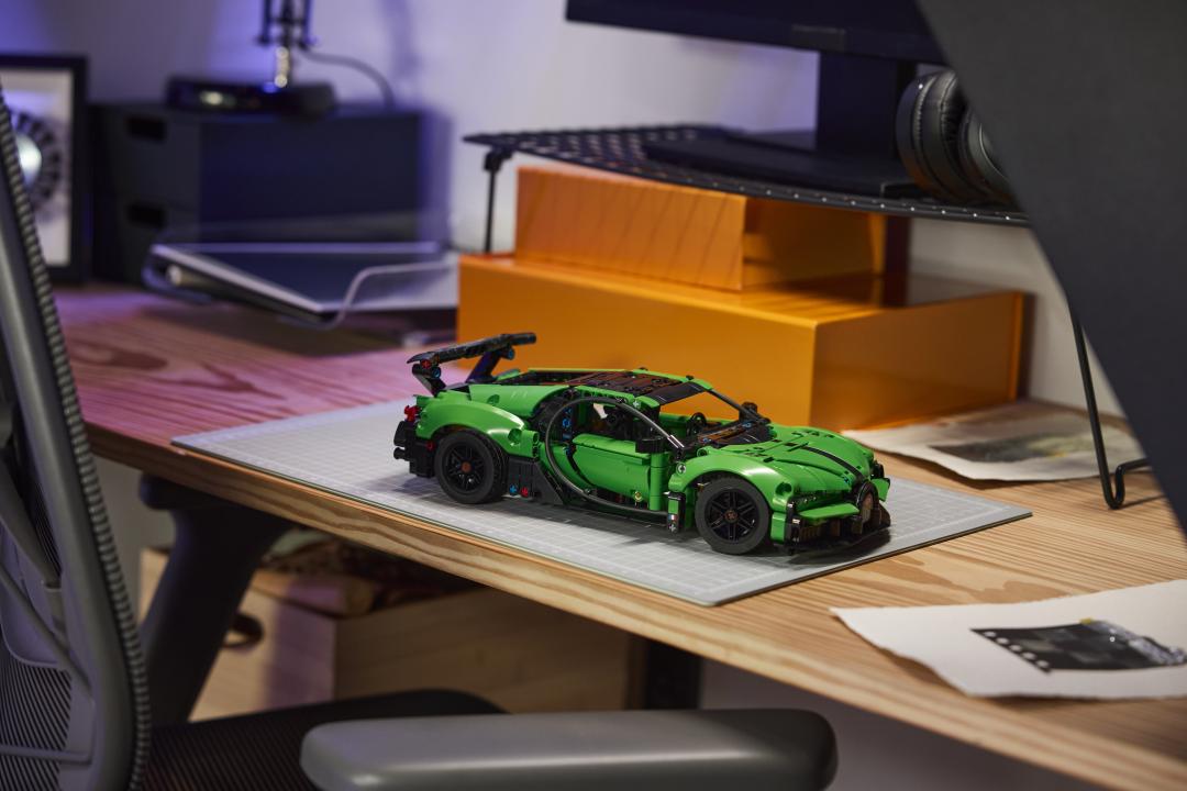 LEGO Technic Green Bugatti Chiron Pur Sport Hypercar | 42241