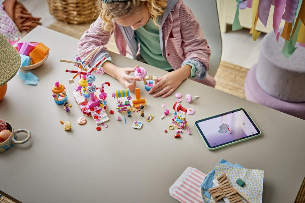 LEGO Friends Candy & Cupcake Ferris Wheel | 42700