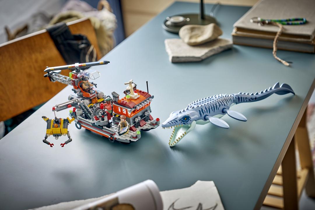 LEGO Jurassic World Mosasaurus Dinosaur Boat Attack | 77983