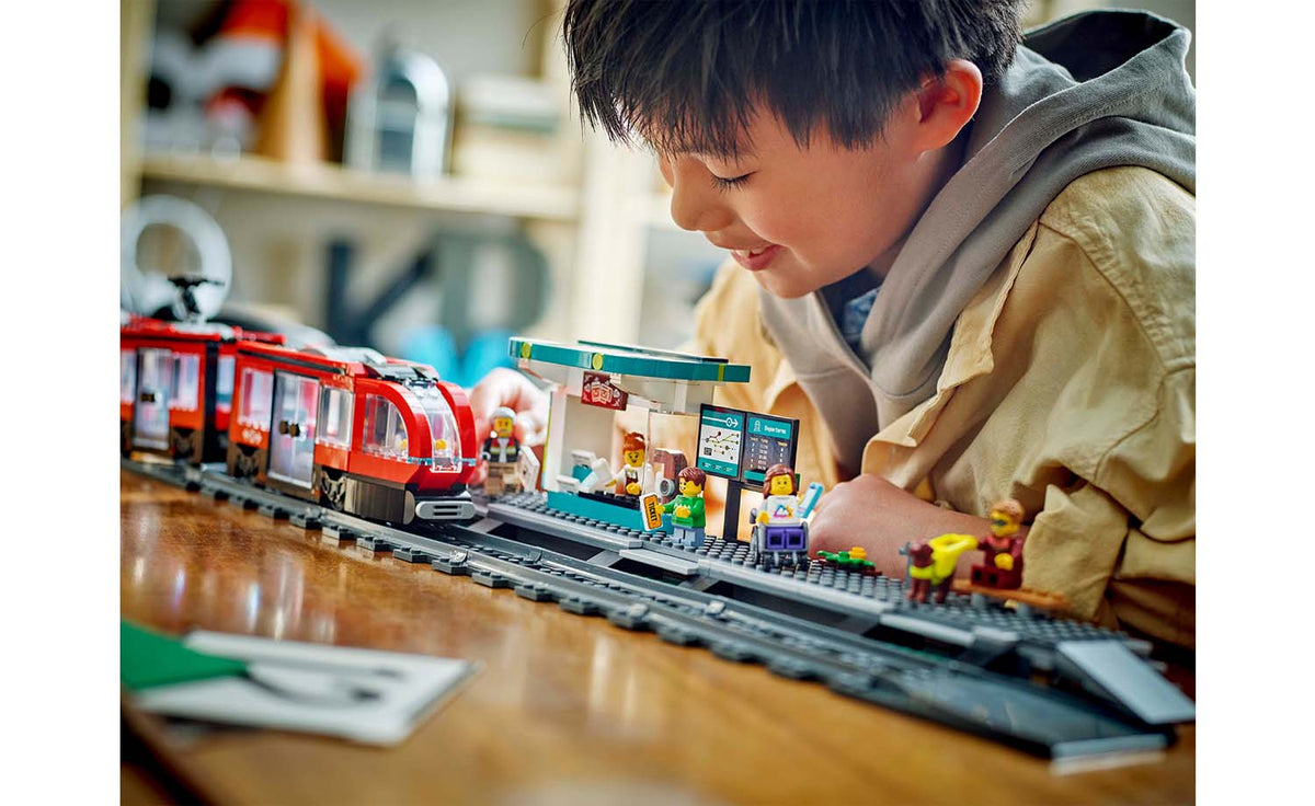 LEGO City Downtown Streetcar and Station | 60423