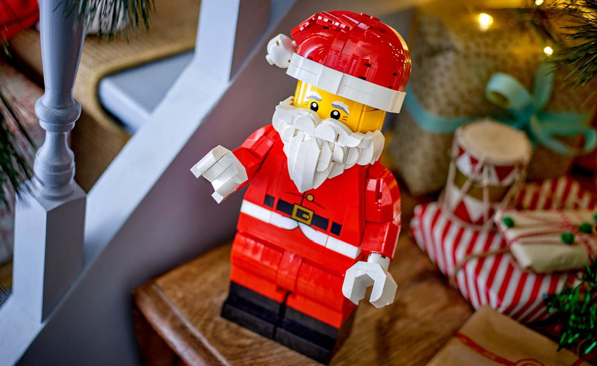 LEGO Iconic Up-Scaled Santa Minifigure | 40820