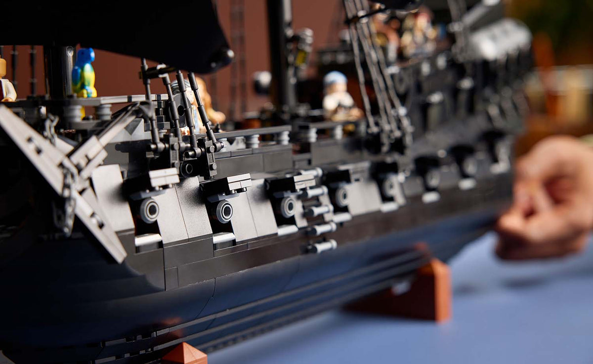 LEGO Icons Captain Jack Sparrow's Pirate Ship | 10365