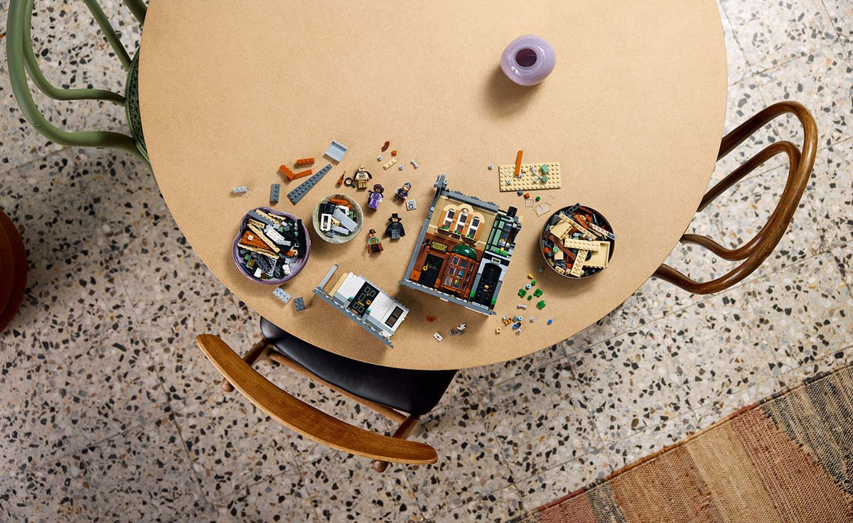 LEGO Icons Sherlock Holmes: Book Nook | 10351