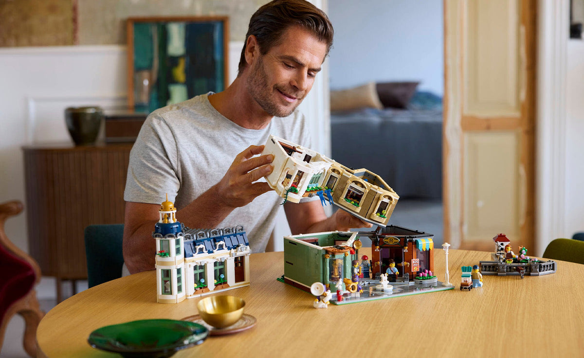 LEGO Icons Shopping Street | 11371