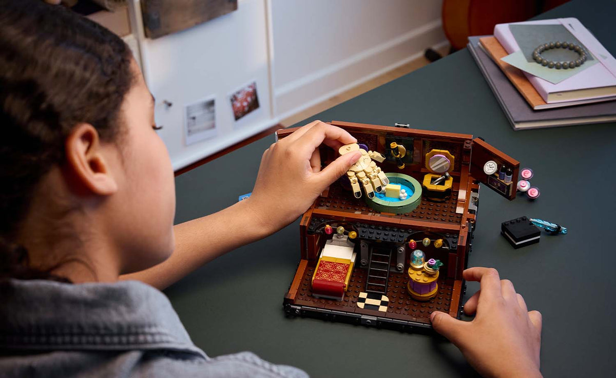 LEGO Wednesday Thing's Apartment | 76785